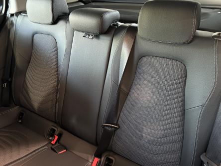 MERCEDES-BENZ A 250 e Progressive Memory Seats, Achteruitrij Camera, Led, Mbux, DAB