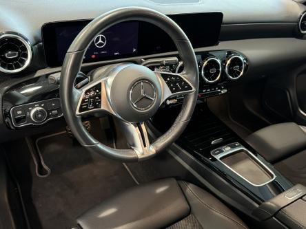 MERCEDES-BENZ A 250 e Progressive Memory Seats, Achteruitrij Camera, Led, Mbux, DAB