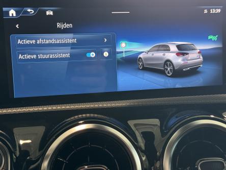 MERCEDES-BENZ A 180 Progressive Distronic, Achteruitrij Camera, Mbux, DAB, Led