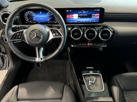 MERCEDES-BENZ A 180 Progressive Distronic, Achteruitrij Camera, Mbux, DAB, Led